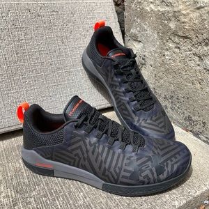 Under Armour Charged Legend TR Stripe
